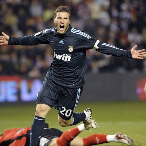 开云app下载-男子100自选手配速策略大比拼，男子100米pb排名