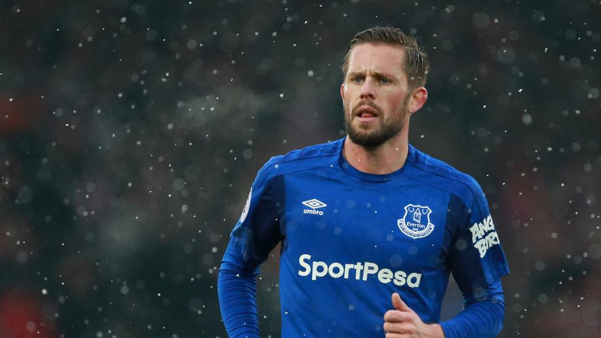 开云kaiyun-“高原极速：雪山顶端的孤独追逐”，高原上的雪山